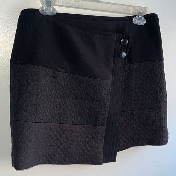 EXCELLENT CONDITION CUTE CABI #926 BLACK WRAPAROUND TEXTURED SWATHE SKIRT SMALL - Picture 5 of 12